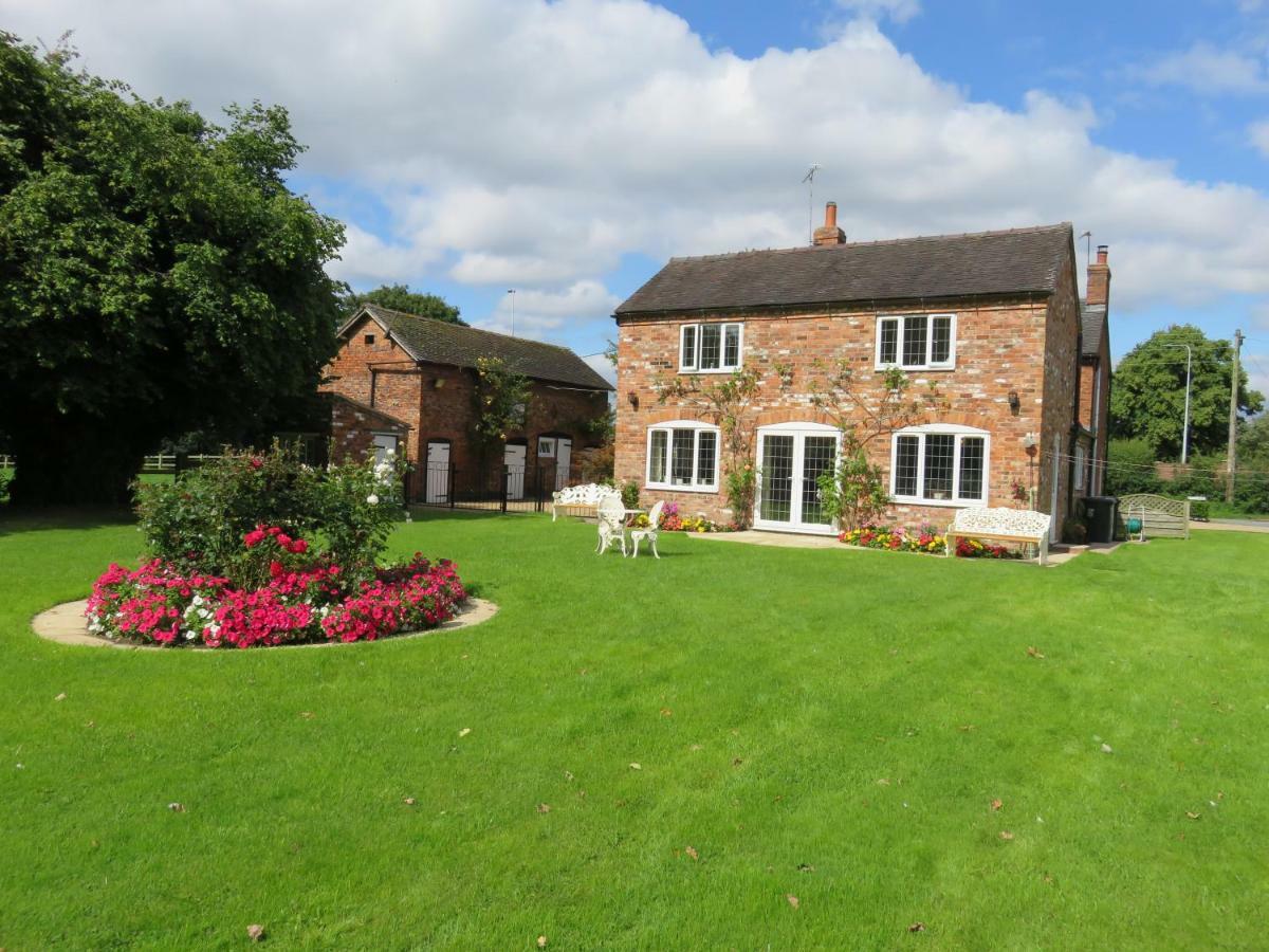 Corner Farm Bed & Breakfast Crewe Exterior photo